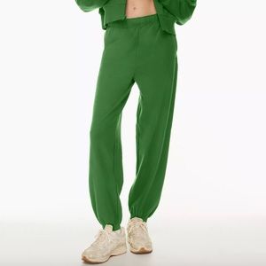 Aritzia TNA Cozy Fleece Boyfriend Sweatpants Green - Size S
